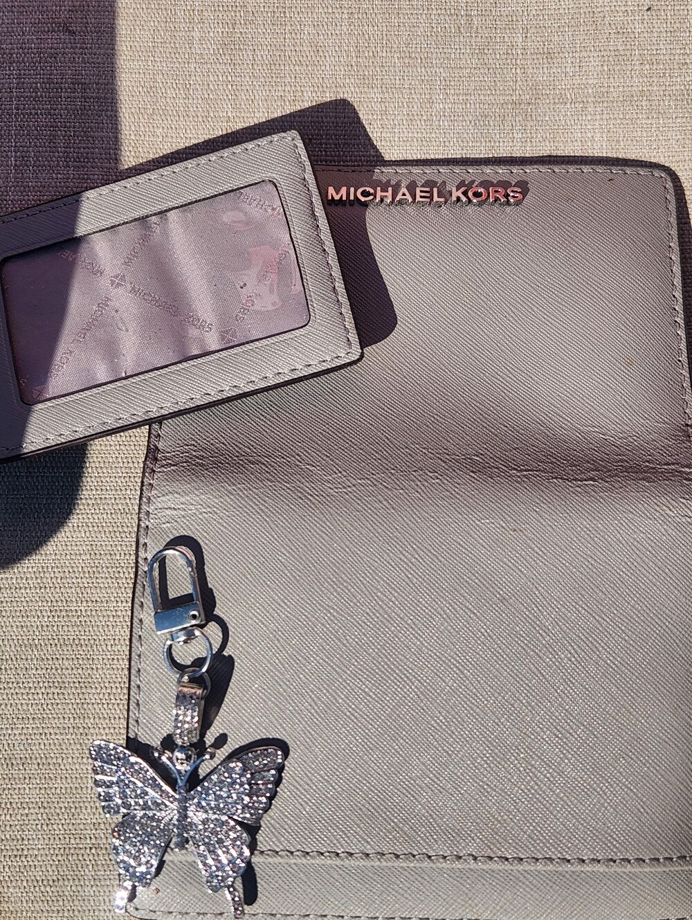 MICHAEL KORS Pebbled Leather 2pc Wallet in Light Taupe/Gray w Butterfly Charm - Picture 10 of 13